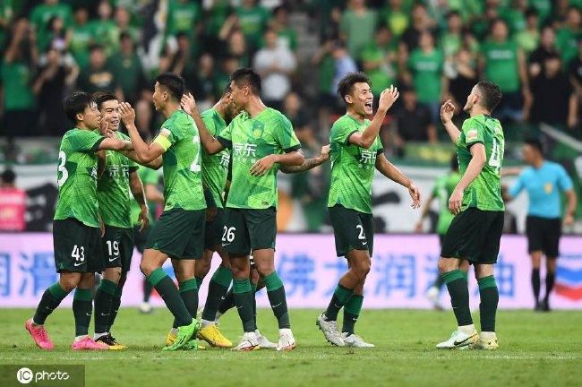 本赛季博尼法斯代表勒沃库森目前出场20次，打进14球并送出6次助攻。